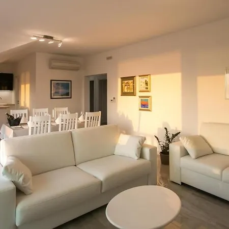 Dubrovnik - Three Bedroom - Penthouse With Hot Tub Daire Cavtat