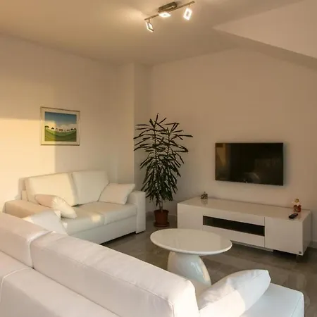 Dubrovnik - Three Bedroom - Penthouse With Hot Tub Daire Cavtat